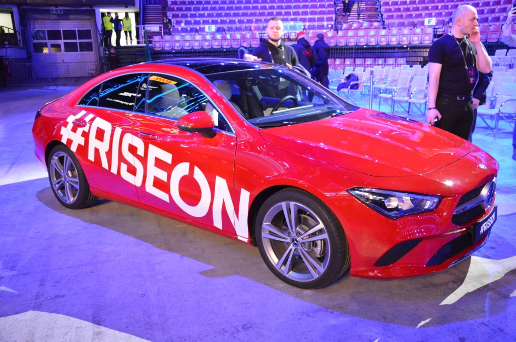 Na ESL One nie mogło zabraknąć świetnie zorganizowanych stoisk Mercedesa Na ESL One nie mogło zabraknąć świetnie zorganizowanych stoisk Mercedesa