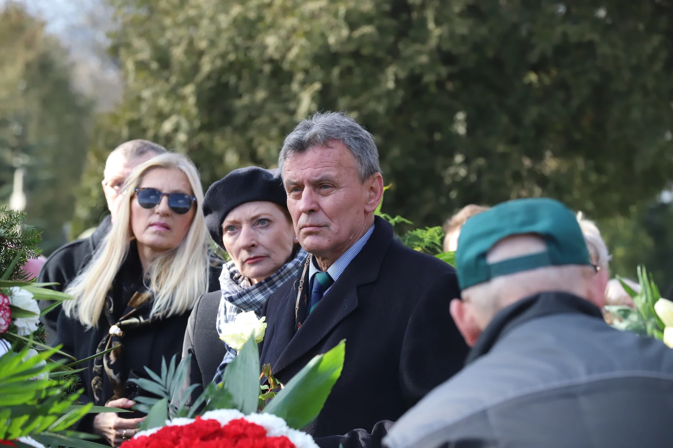 "Mój telefon jest pełen wiadomości i pięknych sentencji od Ciebie. Tak bardzo wierzyłeś w miłość. 'Jakby człowiek bal się miłości, to jakby bal się żyć'. Kocham Cię. Twoja Martynka" - pisała Manowska.