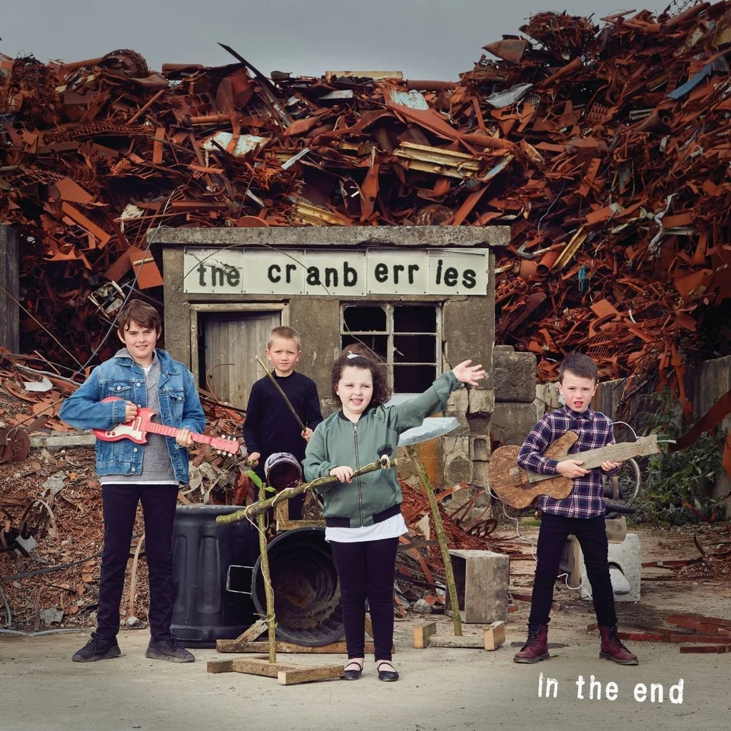 Okładka pożegnalnej płyty The Cranberries "In The End"