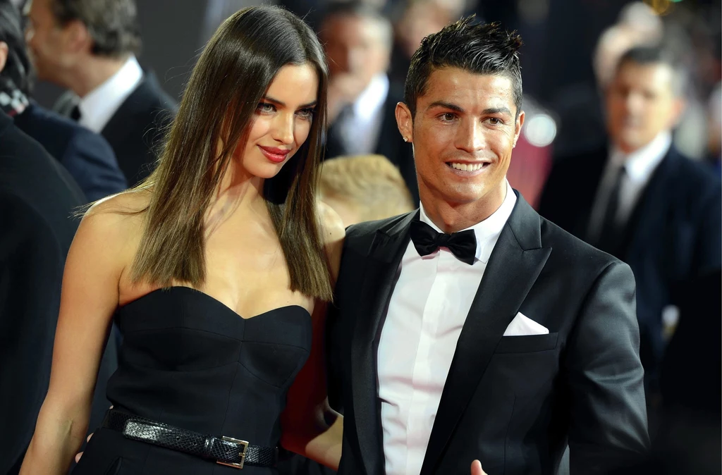W czerwcu 2010, gdy związek modelki i piłkarza kwitł, Ronaldo został ojcem Cristiano Juniora. Choć nigdy nie ujawnił, kto jest jego matką, wiadomo, że dziecko urodziła surogatka W czerwcu 2010, gdy związek modelki i piłkarza kwitł, Ronaldo został ojcem Cristiano Juniora. Choć nigdy nie ujawnił, kto jest jego matką, wiadomo, że dziecko urodziła surogatka