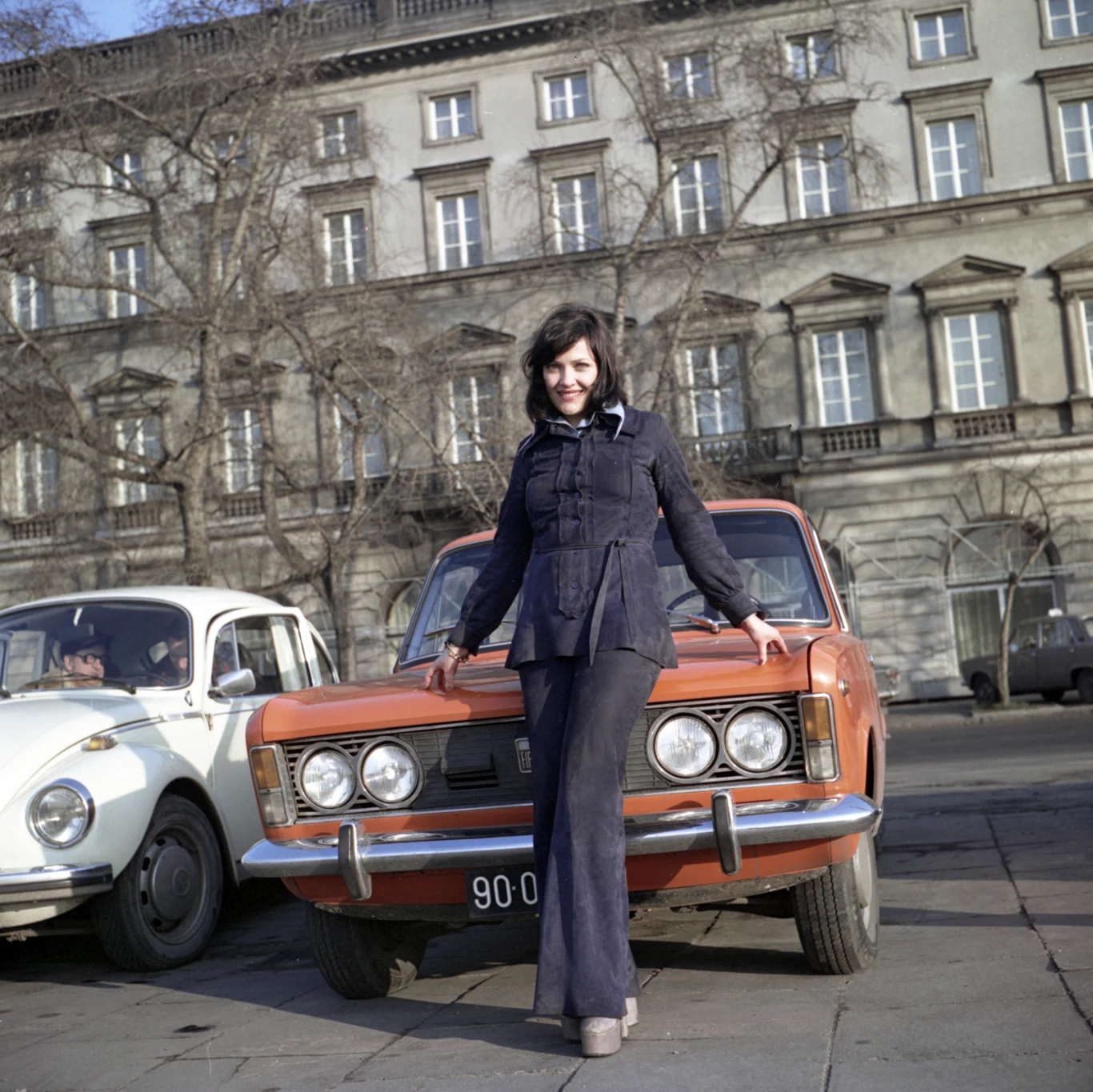 Helenie Majdaniec pomógł Jurij Gagarin, który zobaczył jej występ na festiwalu w Soczi w 1967 roku. Radziecki kosmonauta publicznie ją uściskał, zapozował do pamiątkowego zdjęcia. "Gdy pochwalił mnie sam Gagarin, a gazety radzieckie i polskie były pełne naszych zdjęć, wszystkie winy mi odpuszczono" - wspominała po latach piosenkarka.