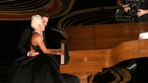 Podczas tegorocznej gali wręczenia Oscarów Lady Gaga i Bradley Cooper wykonali wspólnie piosenkę "Shallow" z filmu "Narodziny gwiazdy". Podczas występu nie szczędzili sobie czułości, co podsyciło plotki o ich romansie, które od tygodni ekscytują media plotkarskie.