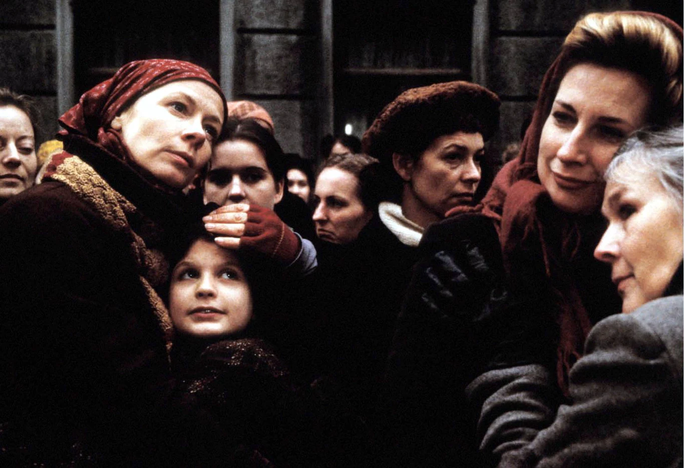 Prostest trwał tydzień. Dzięki niemu udało się uratować 2 tysiące osób. Na zdjęciu kadr z filmu "Women of Rosenstrasse" Prostest trwał tydzień. Dzięki niemu udało się uratować 2 tysiące osób. Na zdjęciu kadr z filmu "Women of Rosenstrasse"