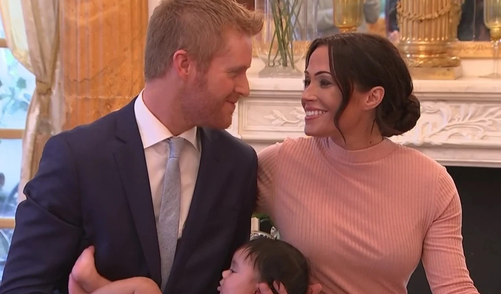 "Meghan i Harry" pozują z dzieckiem" "Meghan i Harry" pozują z dzieckiem"