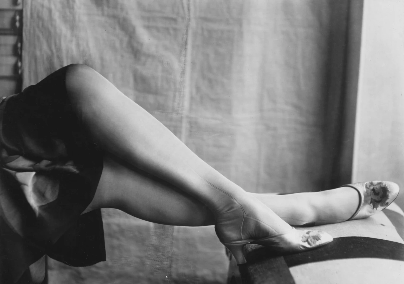 W 1959 roku powstały tzw. "Panti-Legs". Za połączenie majtek z pończochami odpowiada Allen Gant, uważany za ojca rajstop. Względy techniczne zaważyły wówczas na masowej produkcji, ale to była kwestia czasu. Przecież do dziś wynalazek Ganta jest udoskonalany i modernizowany. Fot. Getty/ Testowa wersja rajstop