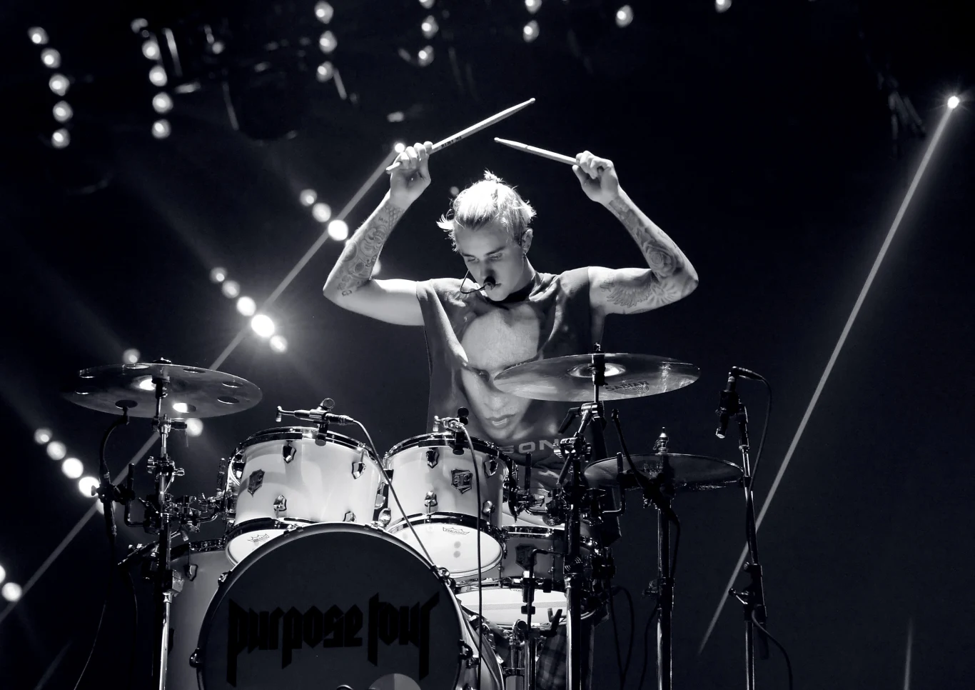 Wiele utworów Biebera trafiało na szczyty list przebojów i utrzymywało się tam przez długi czas. Jego ostatni album "Purpose" odniósł gigantyczny sukces. To właśnie za sprawą tej muzyki kanadyjski wokalista zdobył osiem tytułów Rekordu Guinnessa. 