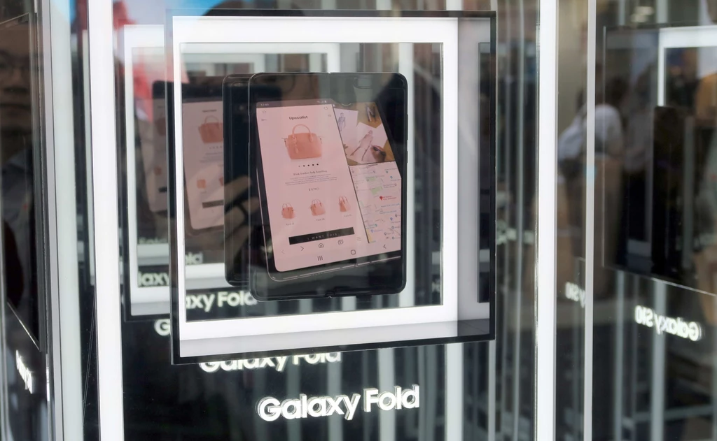 Galaxy Fold był prezentowany na MWC 2019 za szybką