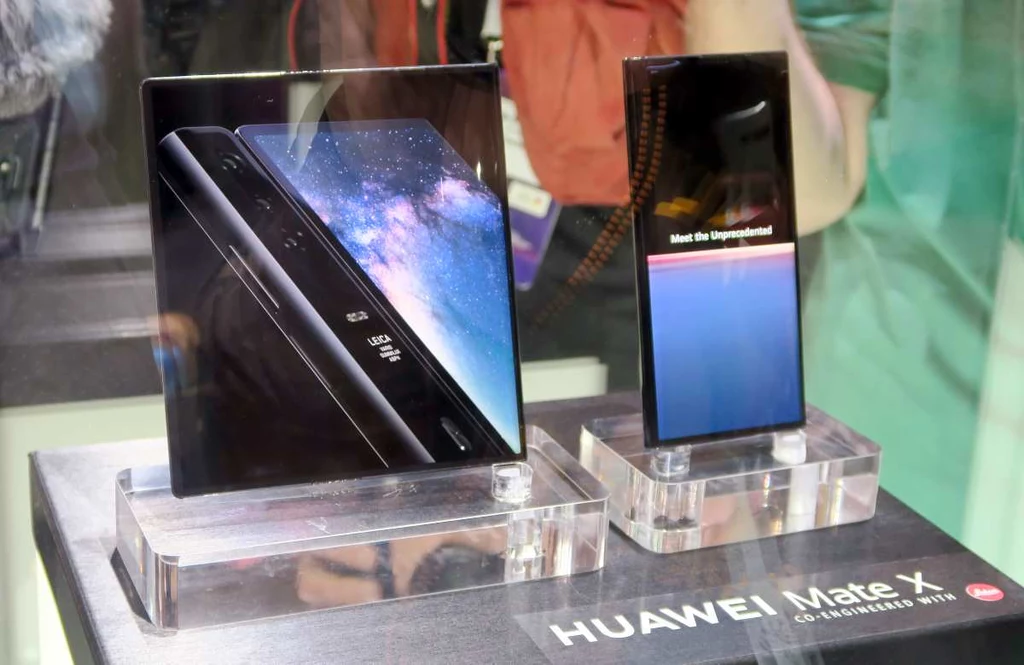 Mate X - Huawei również nie pozwalał dotknąć swojego telefonu "tak po prostu" na MWC 2019