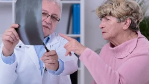 Co roku z powodu raka płuc umiera ponad 20 tys. Polek i Polaków. Jakie metody leczenia są dostępne?