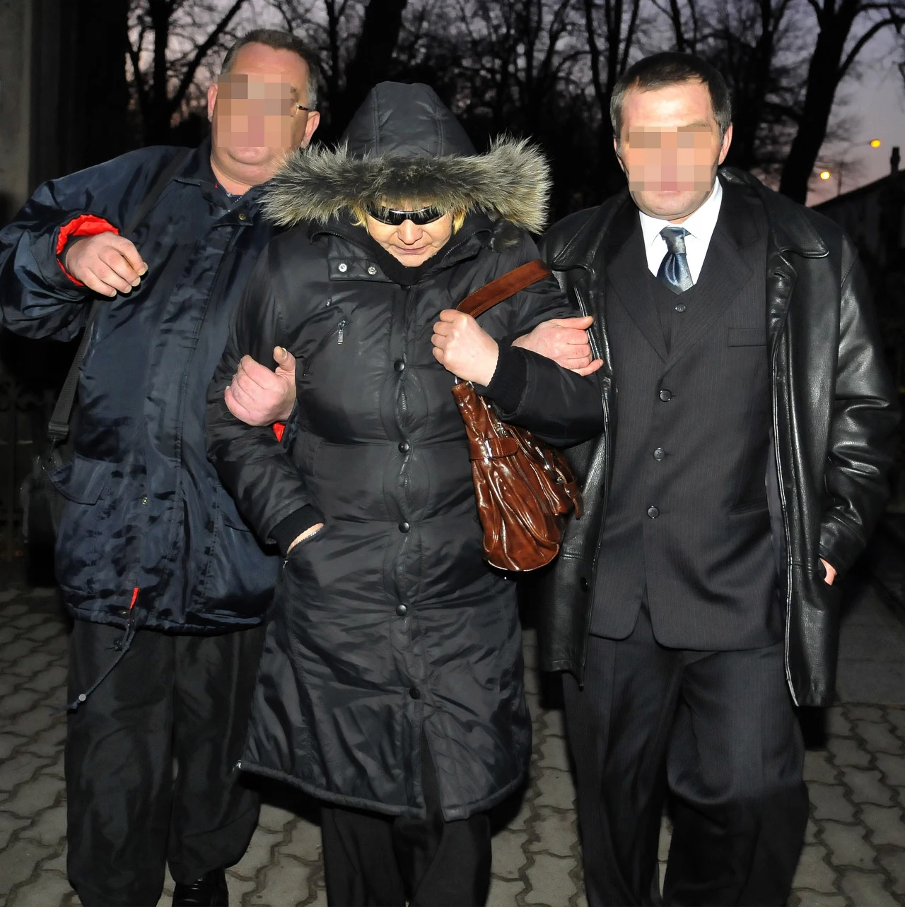 Elżbieta B. z fanami Violetty Villas na cmentarzu