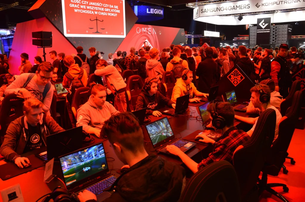 Wiele osób korzystało z okazji do zagrania w różne produkcje. Wiele osób korzystało z okazji do zagrania w różne produkcje.