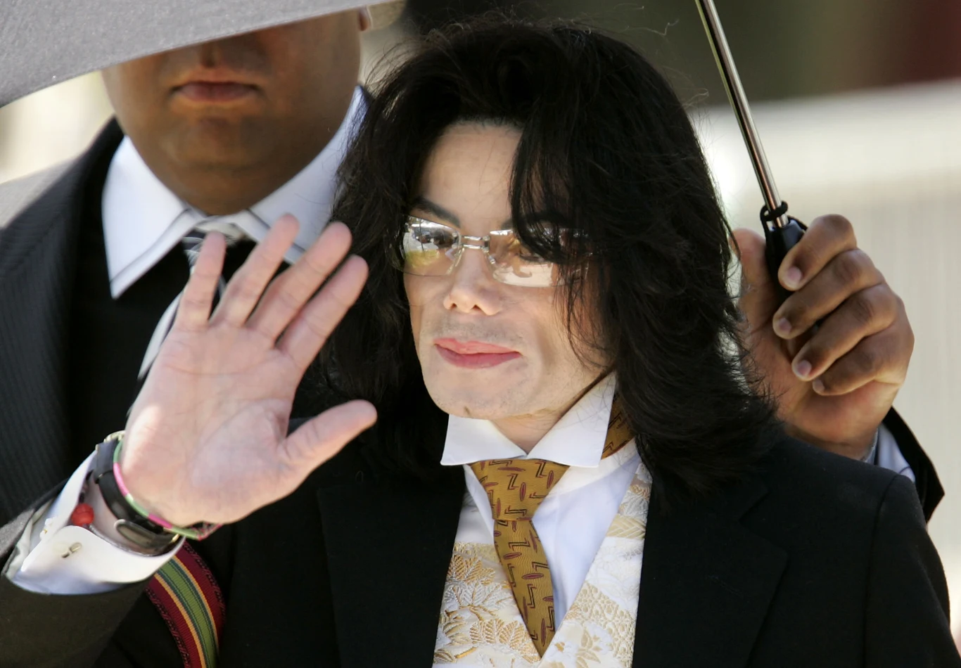 Michael Jackson podczas procesu o molestowanie seksualne nieletnich w 2005 r. Michael Jackson podczas procesu o molestowanie seksualne nieletnich w 2005 r.