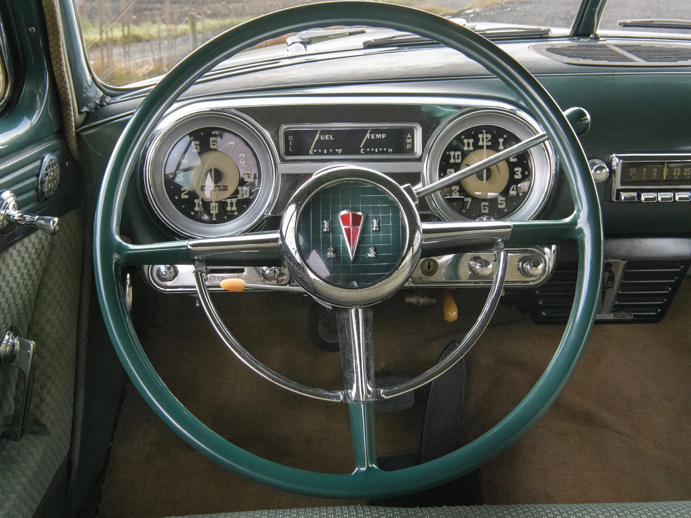 Hudson hornet sedan z 1953 zostanie zlicytowany w weekend 29-30 marca. Fot. RM Sotheby's