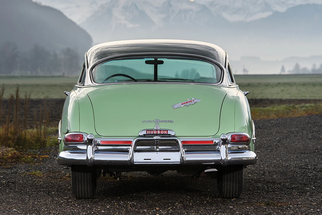 Hudson hornet sedan z 1953 zostanie zlicytowany w weekend 29-30 marca. Fot. RM Sotheby's