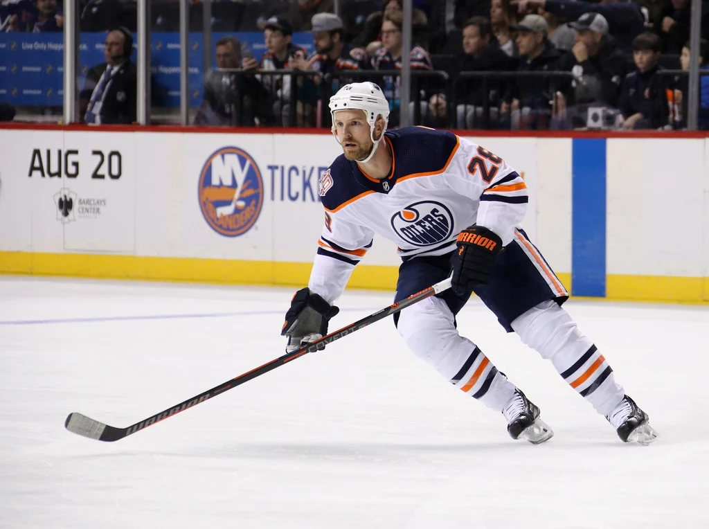 Kyle Brodziak z Edmonton Oilers Kyle Brodziak z Edmonton Oilers