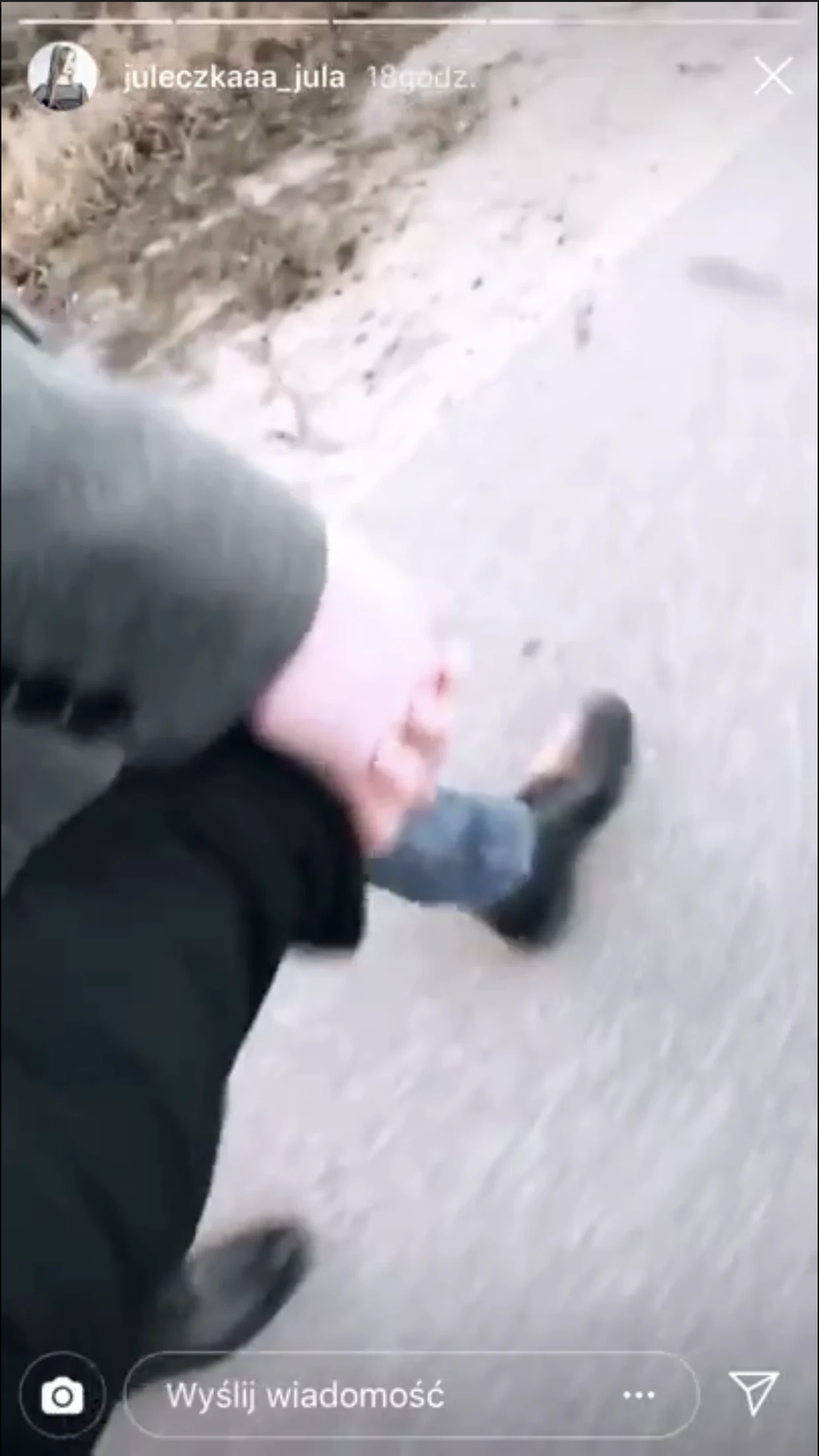 Para trzymała się za ręce Para trzymała się za ręce