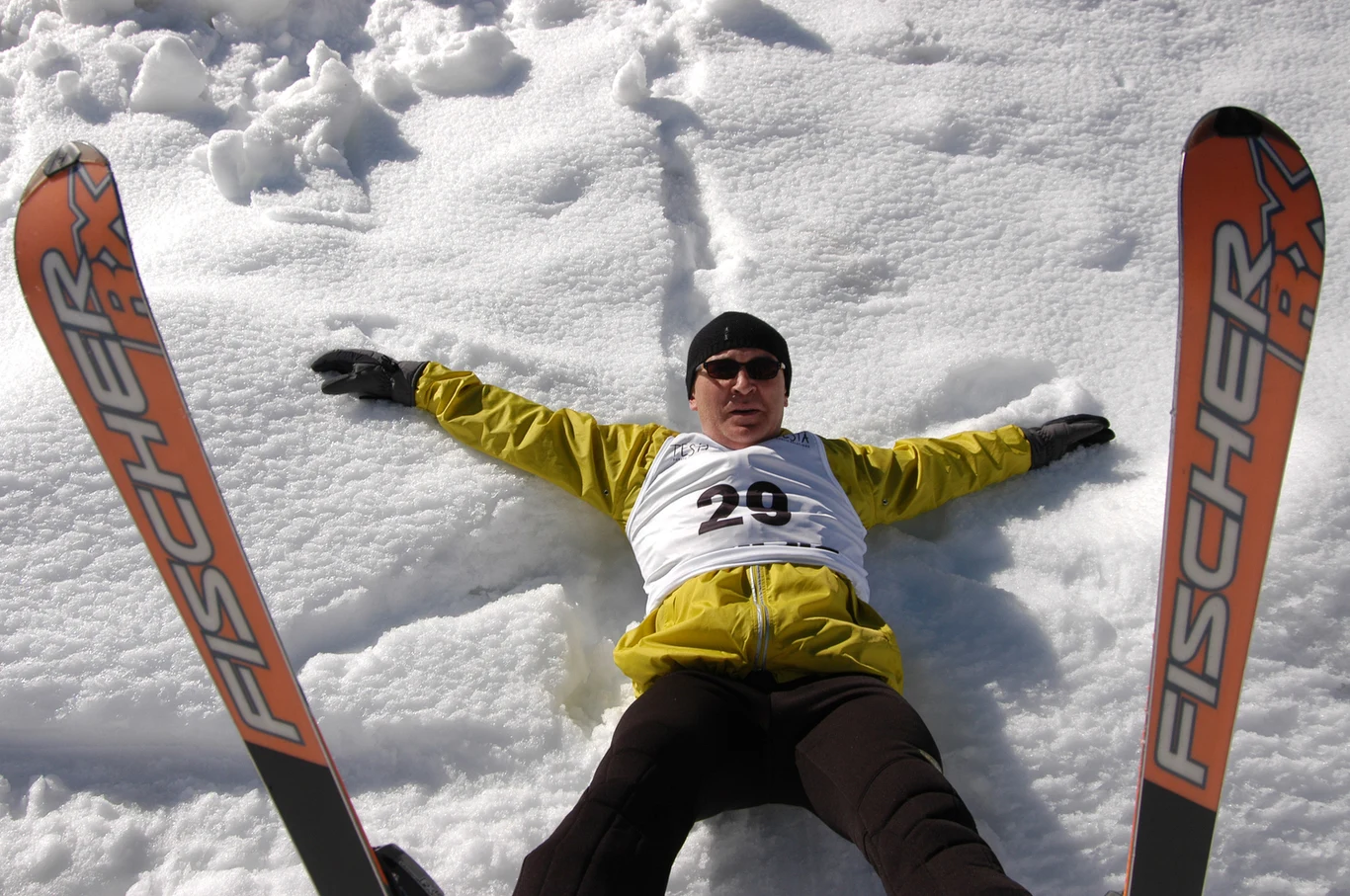 Zanim stał się popularny, uciekał przed obowiązkową służbą wojskową. Był na tyle zdesperowany, że uciekł się do jednej z najpopularniejszych wtedy metod - kilkakrotnie trafiał do szpitala psychiatrycznego. Zanim stał się popularny, uciekał przed obowiązkową służbą wojskową. Był na tyle zdesperowany, że uciekł się do jednej z najpopularniejszych wtedy metod - kilkakrotnie trafiał do szpitala psychiatrycznego.