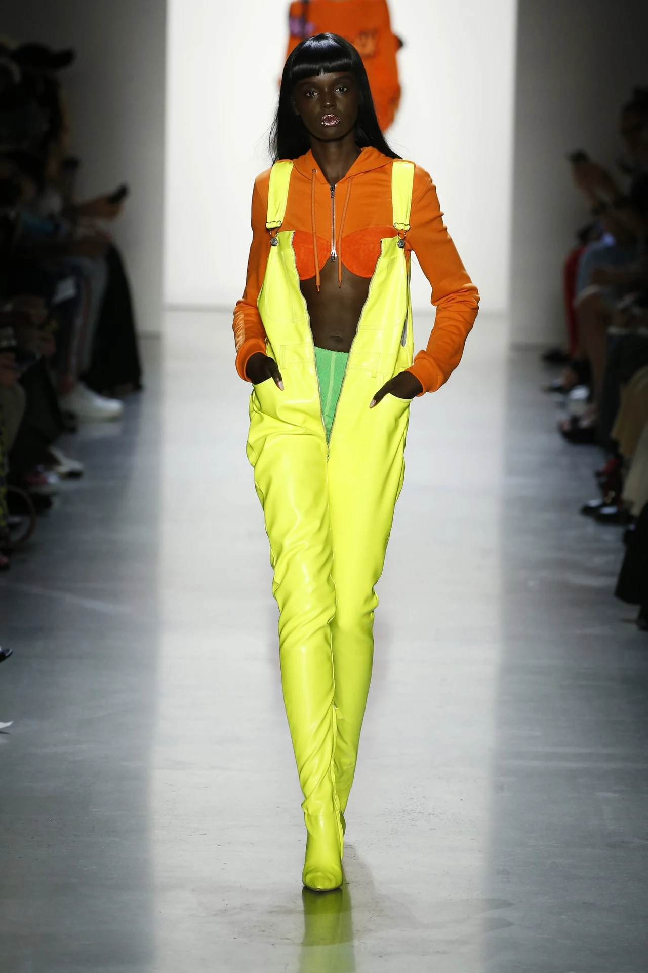 Pokaz kolekcji na sezon wiosna-lato 2019 Jeremy Scott Pokaz kolekcji na sezon wiosna-lato 2019 Jeremy Scott