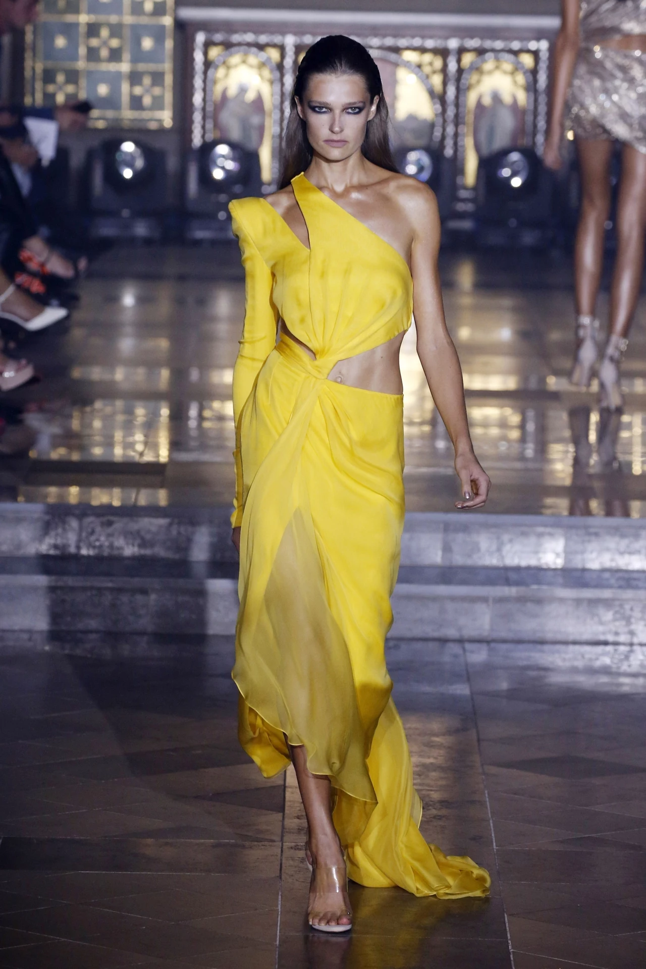 Pokaz kolekcji na sezon wiosna-lato 2019 Julien Macdonald Pokaz kolekcji na sezon wiosna-lato 2019 Julien Macdonald