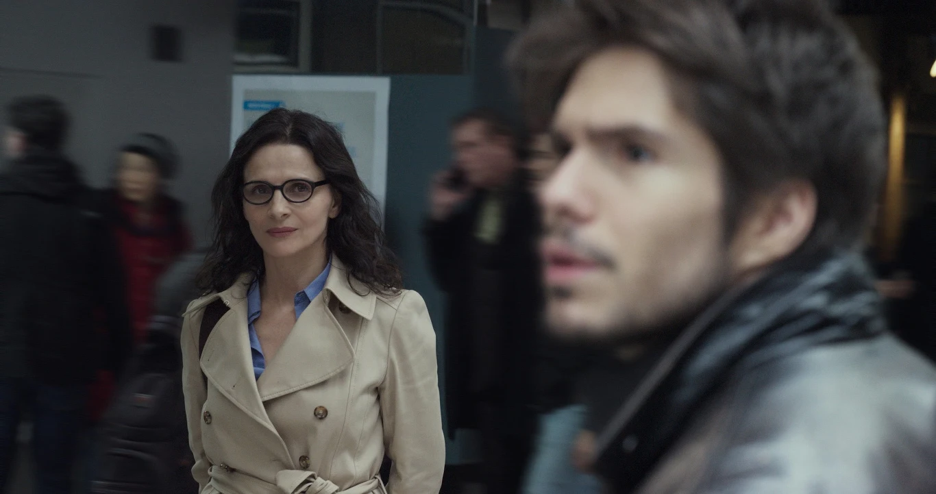W 2010 roku Binoche otrzymała kolejne ważne wyróżnienie w świecie filmu – nagrodę w Cannes za "Zapiski z Toskanii" Abbasa Kiarostamiego. Z sukcesami pojawiała się także w kinie komercyjnym. Nawet w małych rolach w blockbusterach dawała z siebie wszystko. Quentin Tarantino przyznał, że po jej ostatniej scenie w "Godzilli" musiał ściągnąć okulary 3D, by otrzeć łzy. Niedługo na ekrany kin wejdzie "High Life" Claire Denis, w którym Binoche wcieliła się w doktor nadzorującą kosmiczną misję grupy więźniów. Artystka stara się pracować z najważniejszymi twórcami światowej kinematografii. Ostatnio wystąpiła w "The Truth" japońskiego reżysera Hirokazu Koreedy, który ma szansę pojawić się w konkursie podczas festiwalu w Cannes w 2019 roku.