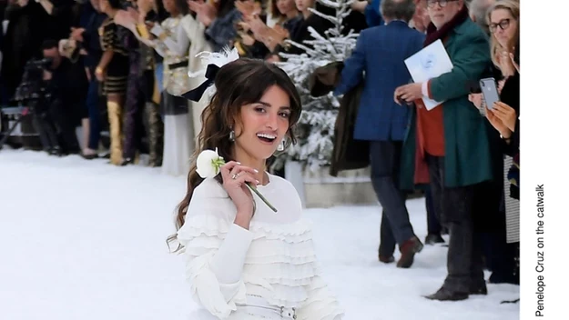 Penelope Cruz na wybiegu Chanel, pokaz jesień/zima 2019. Fot. WWD/REX/Shutterstock/Rex Fashion/East News