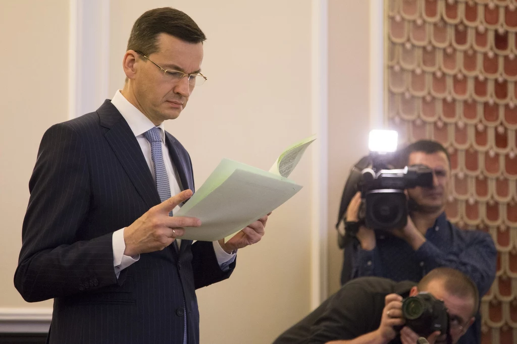Mateusz Morawiecki czyta już tylko korespondencję służbową Mateusz Morawiecki czyta już tylko korespondencję służbową