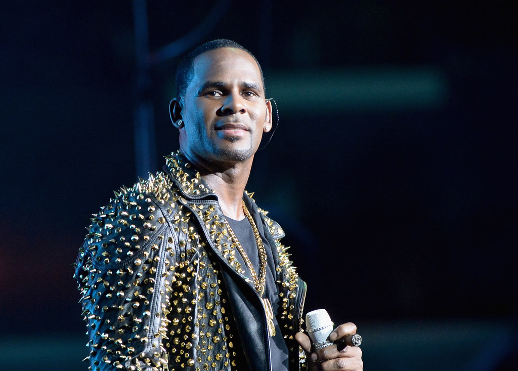 R. Kelly'emu postawiono zarzuty molestowania seksualnego kobiet, w tym nieletnich. Artysta odpowie przed sądem 