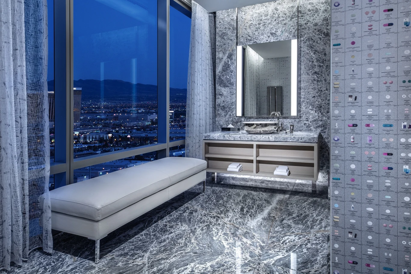 Empathy Suite w Palms Casino Resort, Las Vegas