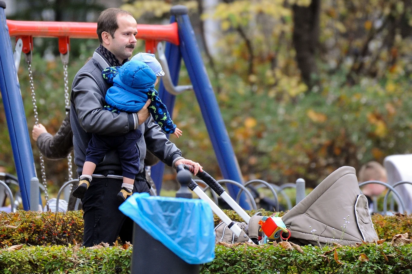 Sławomir Zapała z dzieckiem Sławomir Zapała z dzieckiem