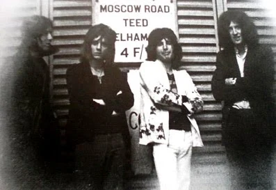 Mike Grose (pierwszy z lewej) w składzie Queen Mike Grose (pierwszy z lewej) w składzie Queen