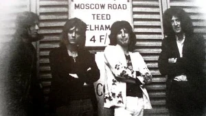 Mike Grose (pierwszy z lewej) w składzie Queen