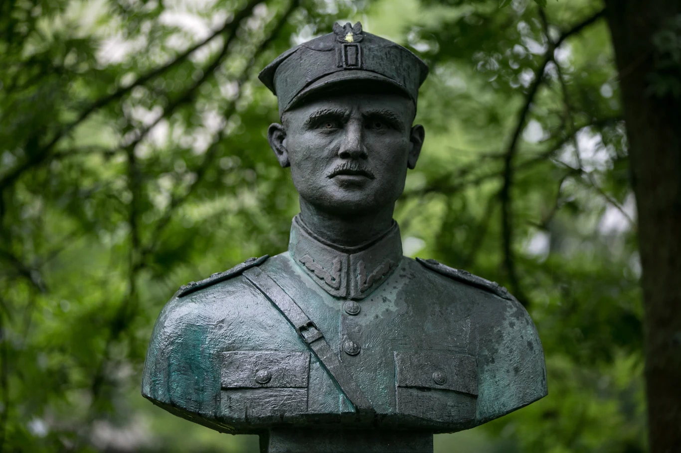 Pomnik majora Hieronima Dekutowskiego "Zapory" w krakowskim Parku Jordana Pomnik majora Hieronima Dekutowskiego "Zapory" w krakowskim Parku Jordana