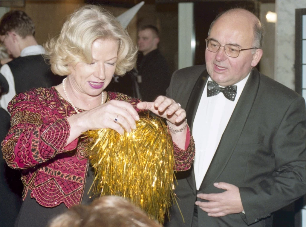 Bożena Dykiel i Ryszard Kirejczyk podczas zabawy karnawałowej w 2000 roku