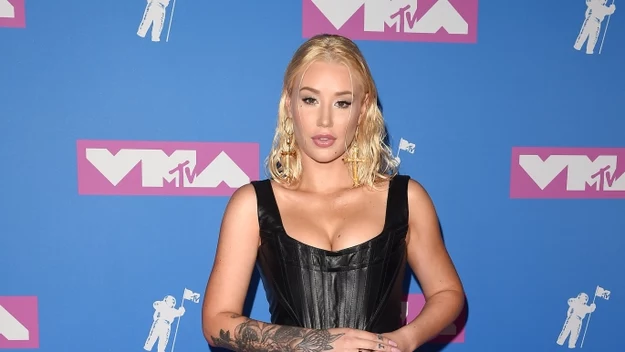 Iggy Azalea na początku listopada 2018 ogłosiła, że zakończyła współpracę z Island Records. Dwa tygodnie później na Twitterze potwierdziła, że zakłada własną wytwórnię. Fani czekają teraz na kolejną płytę. 