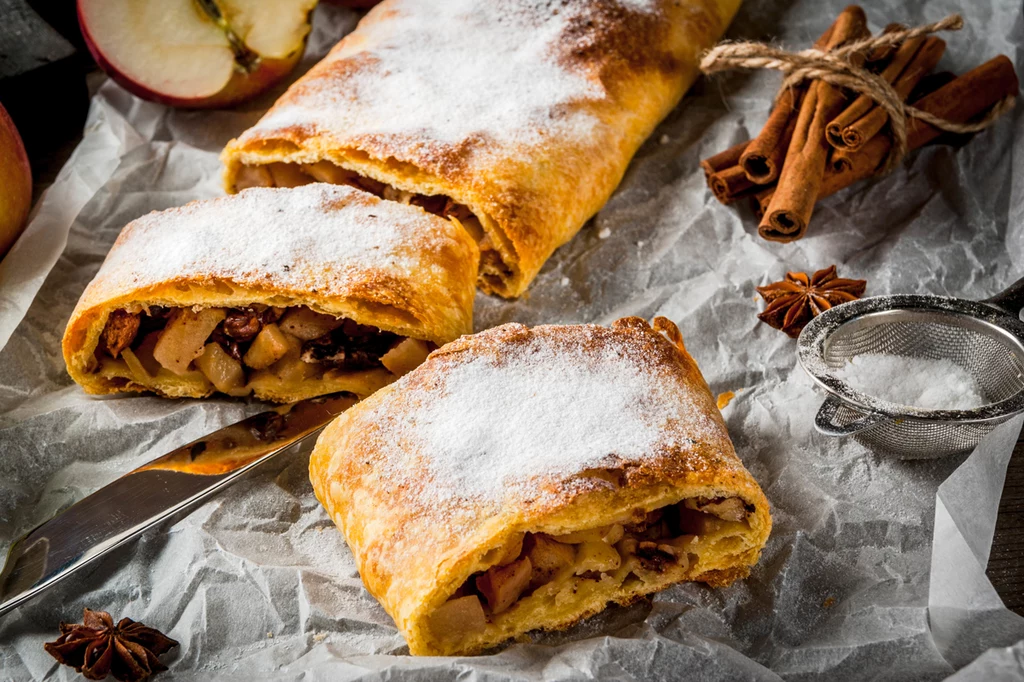 Strudel z jabłkami