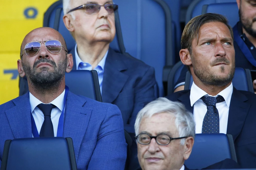 Monchi (z lewej) i legenda Romy Francesco Totti Monchi (z lewej) i legenda Romy Francesco Totti