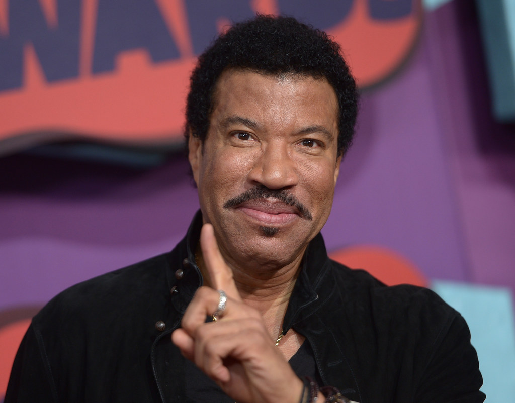 Lionel Richie rozpłakał się podczas programu "American Idol" . Powodem był występ jednej z uczestniczek 