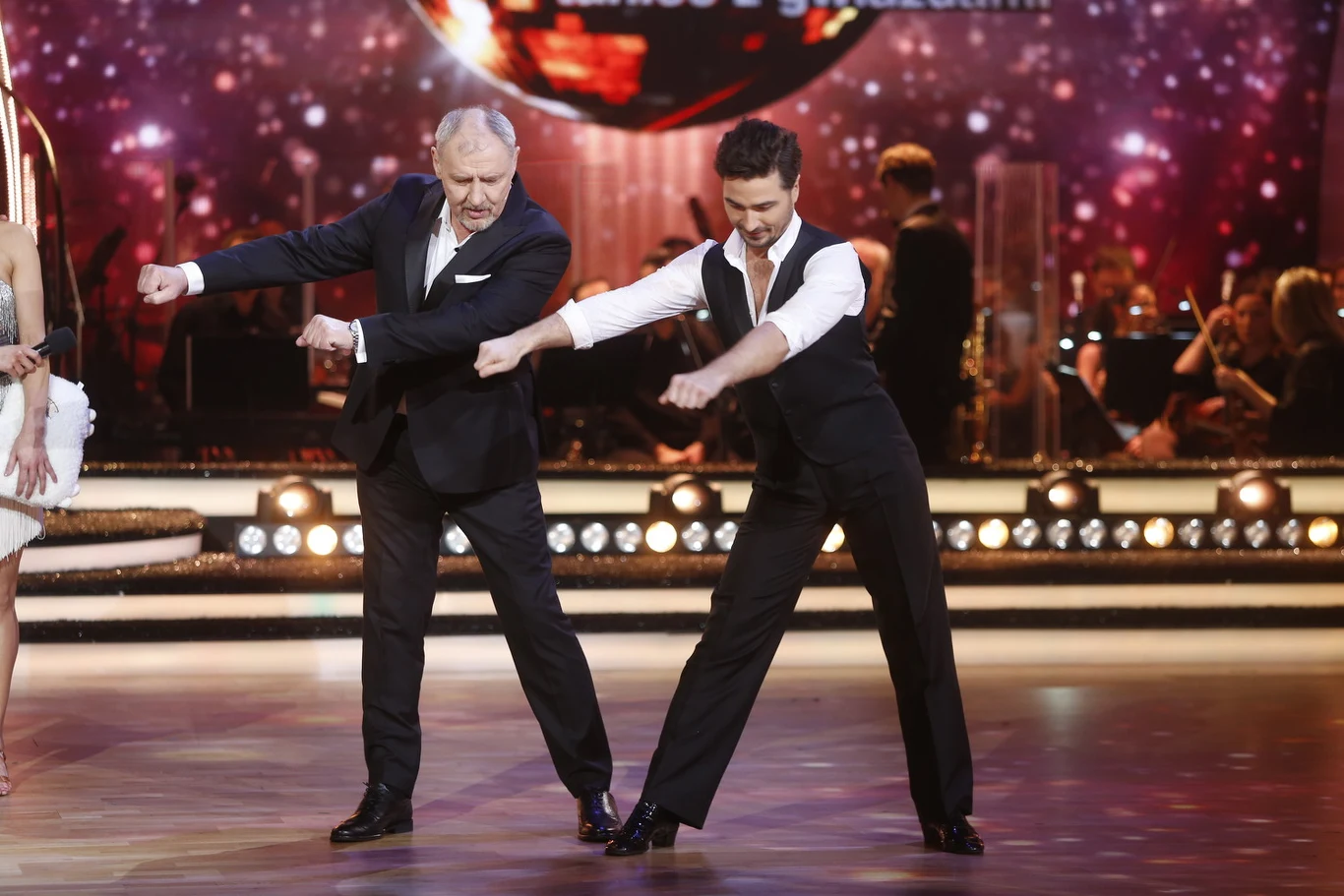 W drogim odcinku przygodę z programem zakończyła Anna Jagodzińska i Michał Jeziorowski. To spore zaskoczenie, ponieważ jurorzy przyznali im wysokie noty. Z show pożegnali się również Dominika Tajner-Wiśniewska i Wojciech Jeschke. Duży wpływ na decyzję widzów mógł mieć upadek gwiazdy. Justyna Żyłą znowu nie zachwyciła jurorów, ale pozostała w programie.

Na zdjęciu: Andrzej Grabowski i Jan Kliment