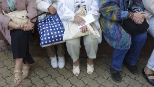 Według personelu, to nie jest dobry strój na wizytę w poradni ortopedycznej