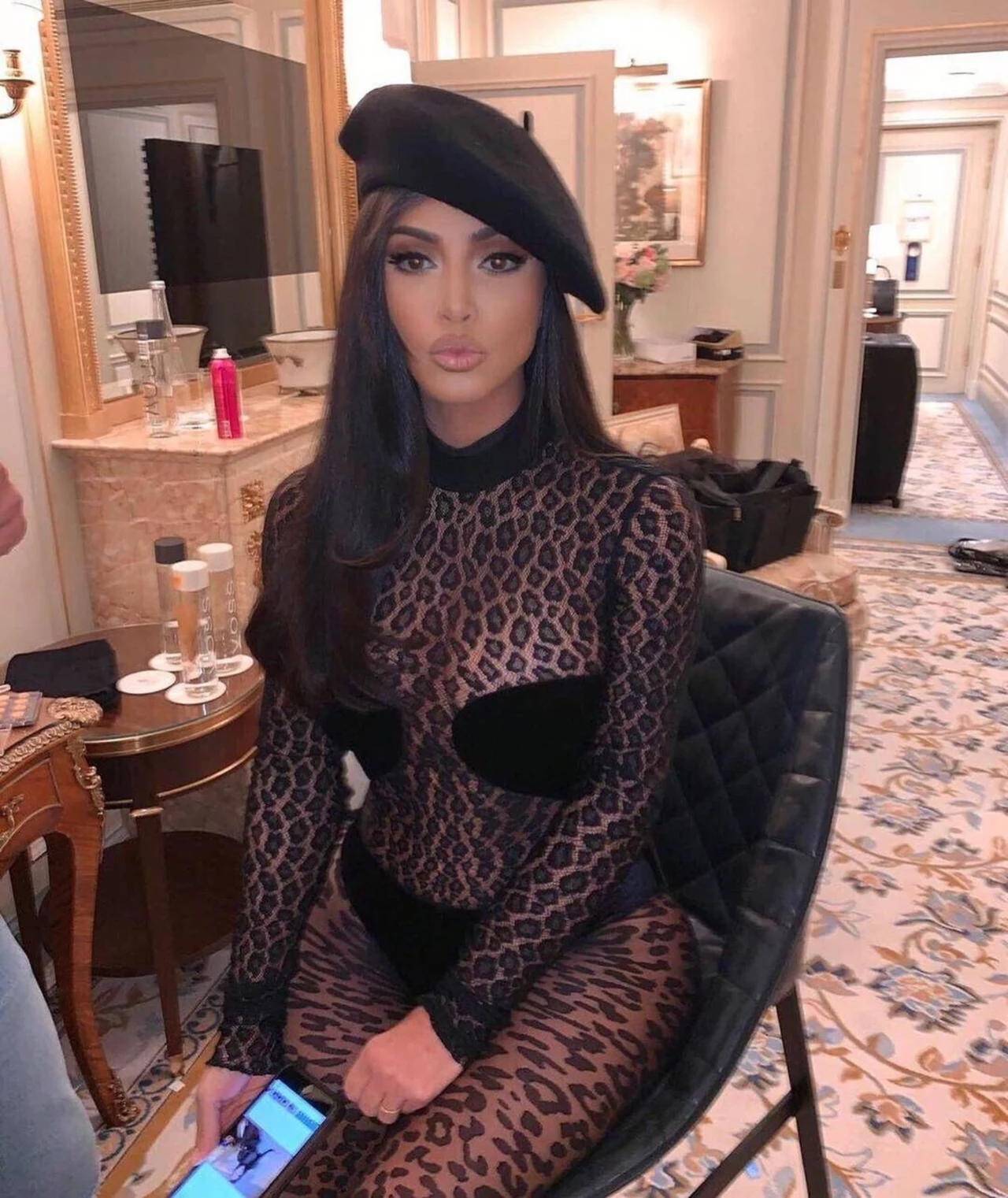 Kim Kardashian postawiła na motywy zwierzęce. Kim Kardashian postawiła na motywy zwierzęce.