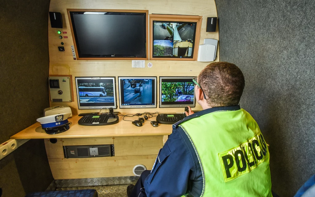 Mobilne centrum monitoringu od środka