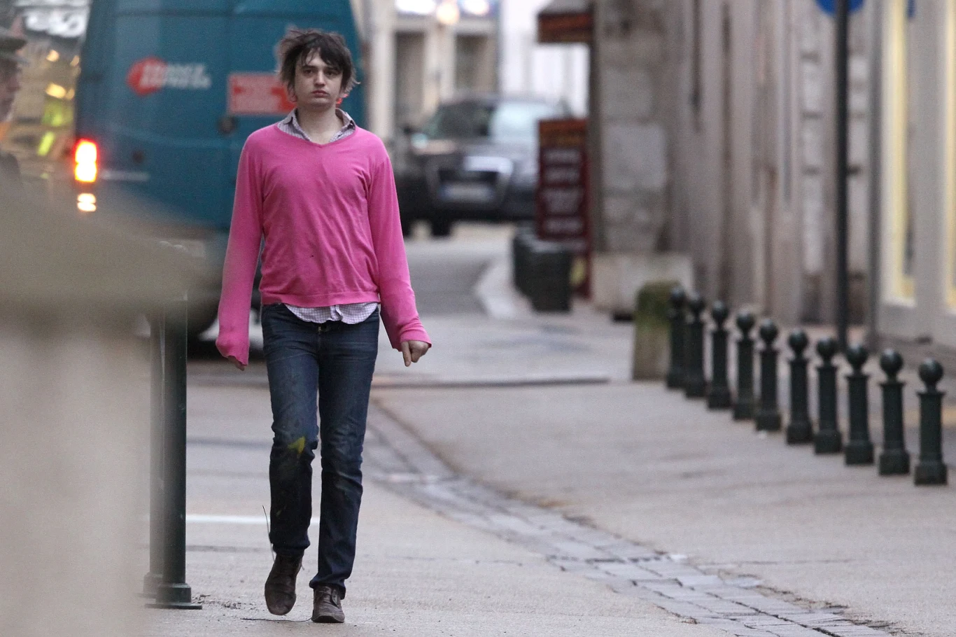 Muzyk często przyznawał się do poważnych problemów i uzależnienia od narkotyków. W wieku 33 lat wyjechał do Tajlandii, by tam poddać się terapii antynarkotykowej. Po krótkim czasie został jednak z niej wyrzucony, gdyż - jak twierdził personel placówki - artysta miał zły wpływ na innych pacjentów. 