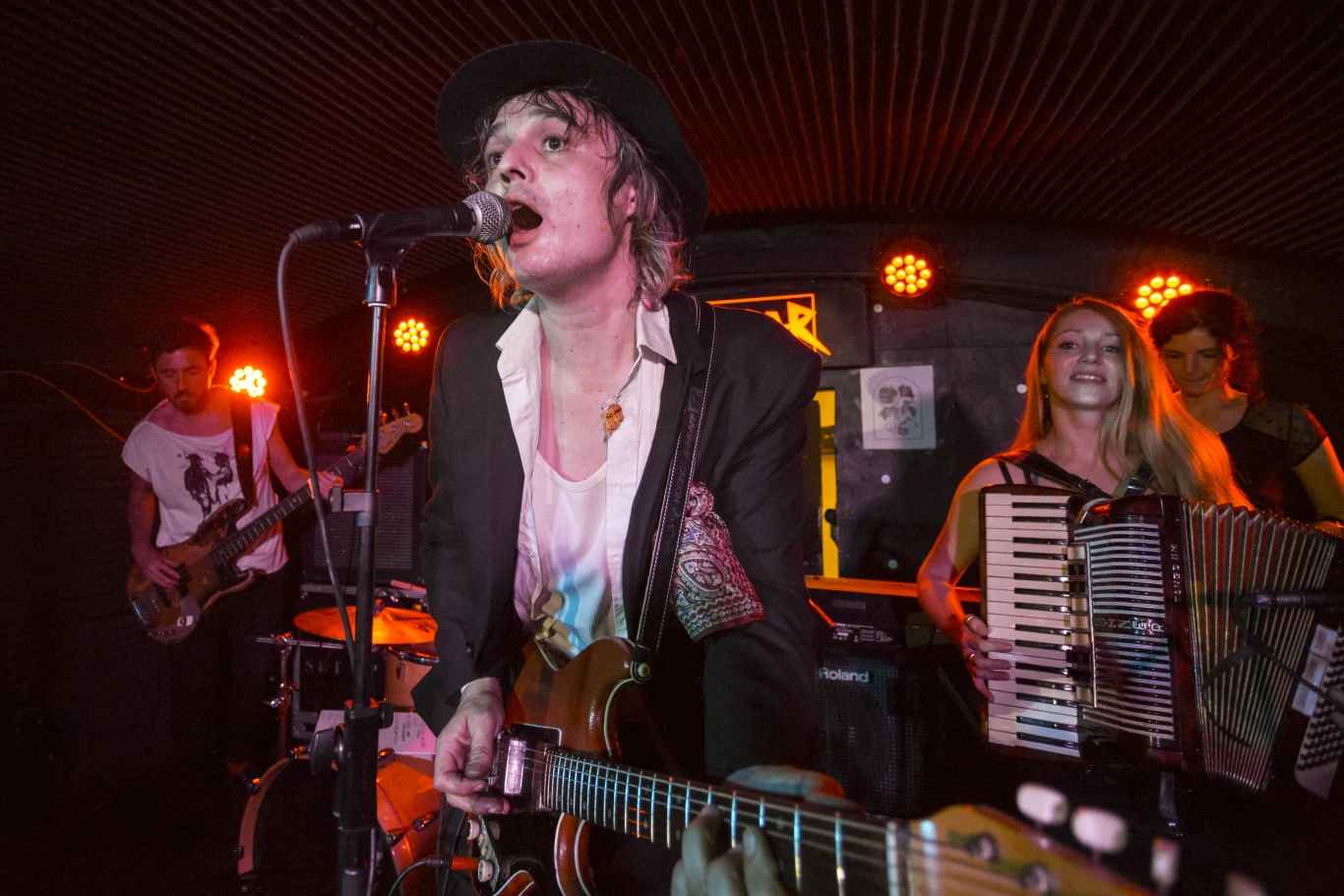 Pete Doherty 12 marca obchodzi swoje 40. urodziny! Kontrowersyjny artysta to angielski muzyk, frontman grupy The Libertines, autor piosenek, aktor i poeta. Jest też założycielem formacji Babyshambles. 