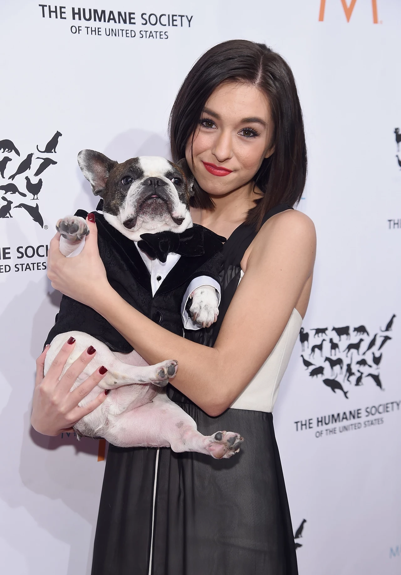 Dobrze zapowiadającą się karierę przerwało zabójstwo wokalistki. Christina Grimmie została śmiertelnie postrzelona 10 czerwca 2016 roku po koncercie w Plaza Live Theater w Orlando, gdy rozdawała fanom autografy. 22-latka zmarła kilka godzin później w szpitalu. Dobrze zapowiadającą się karierę przerwało zabójstwo wokalistki. Christina Grimmie została śmiertelnie postrzelona 10 czerwca 2016 roku po koncercie w Plaza Live Theater w Orlando, gdy rozdawała fanom autografy. 22-latka zmarła kilka godzin później w szpitalu.