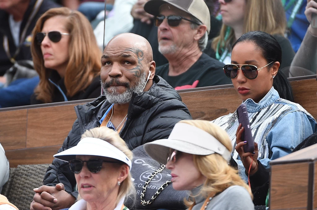 Mike Tyson postanowił zapuścić brodę. Mike Tyson postanowił zapuścić brodę.