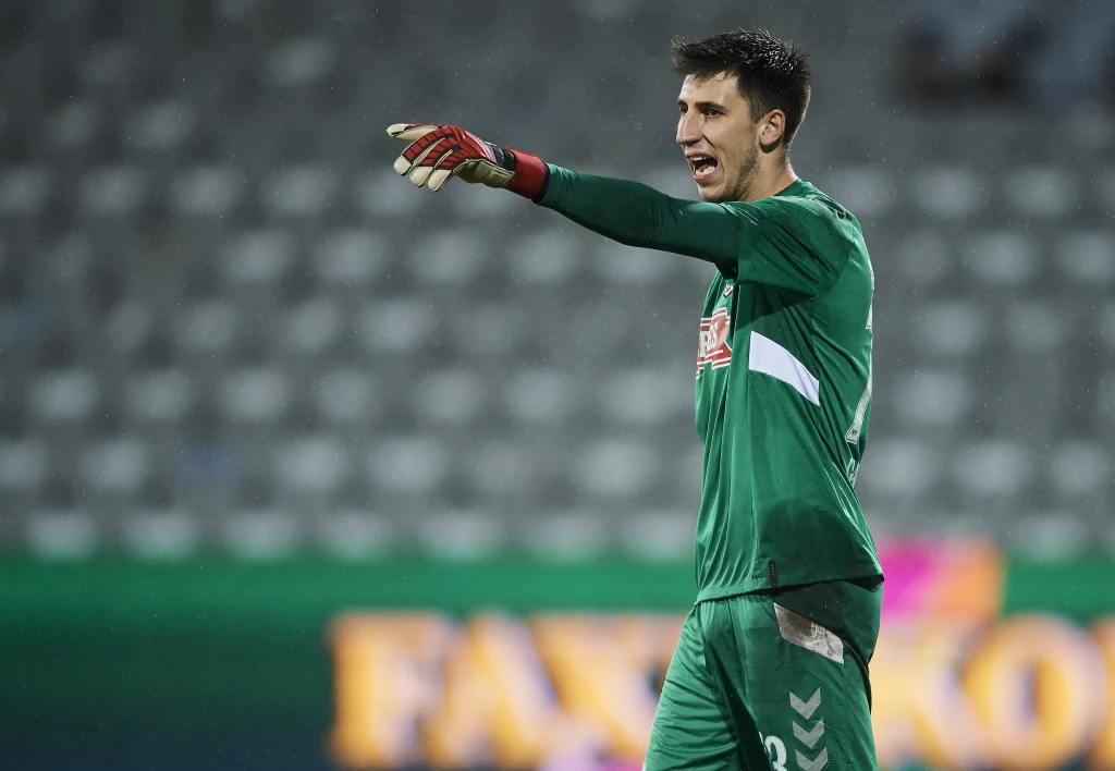 Kamil Grabara Kamil Grabara