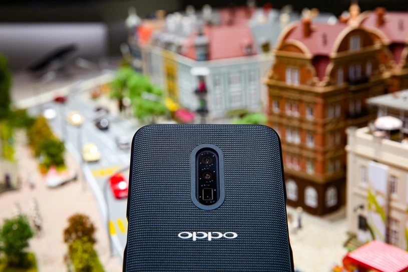 Prototypowy model Oppo z zoomem zaprezentowany na MWC 2019 Prototypowy model Oppo z zoomem zaprezentowany na MWC 2019