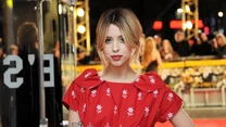 Jak podawała gazeta "Daily Mail", 25-letnia Peaches Geldof miała poważne problemy finansowe. Gwiazda, mieszkająca w wartej milion funtów posiadłości we Wrotham (hrabstwo Kent) wraz z mężem i dwójką synków, nie miała stałych źródeł utrzymania. Również jej partner, były wokalista alternatywnej grupy S.C.U.M., nie zapewniał rodzinie stałego dopływu gotówki. 

Małżonkowie planowali otwarcie butiku z odzieżą w Londynie. "Daily Mail" napisał, że z powodu problemów finansowych rozważali również sprzedaż domu we Wrotham. Według gazety, skłócona z ojcem Peaches była na tyle dumna, by nie prosić multimilionera Boba Geldofa o finansową pomoc.