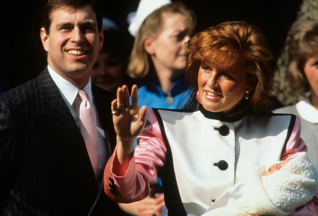 Dwa lata później, 30 marca 1990, książę Andrzej i jego rudowłosa żona, nazywana "Fergie", w tym samym szpitalu powitali na świecie drugą córkę, Eugenię. Dwa lata później, 30 marca 1990, książę Andrzej i jego rudowłosa żona, nazywana "Fergie", w tym samym szpitalu powitali na świecie drugą córkę, Eugenię.