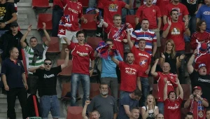 Wisła Kraków. Część trybun zapędziła się w kozi róg